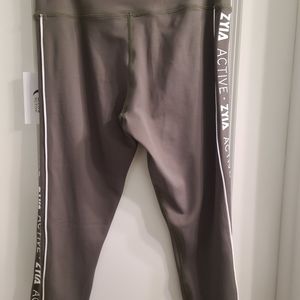 Olive logo stripe light n tights high rise Capri 20"